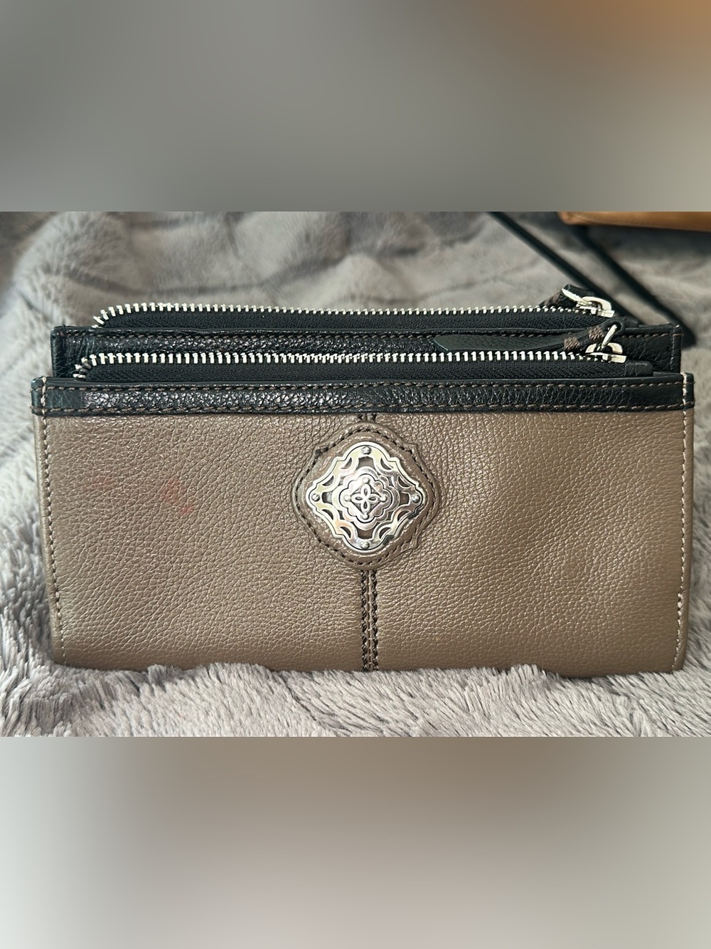 BRIGHTON Leather Crossbody/wallet Taupe.NO STRAP (bags26)